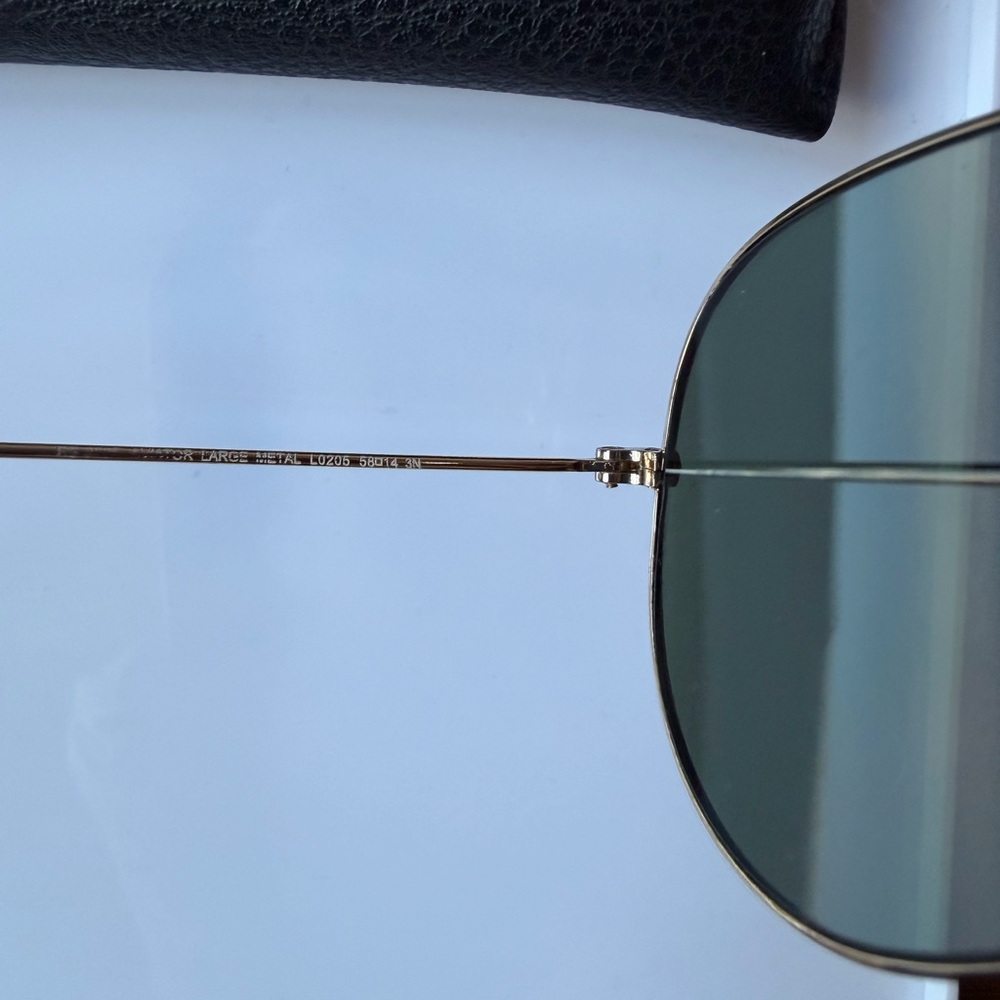 Ray-Ban Gold Frame Aviator Sunglasses with Case - Picture 4 of 6